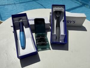 Harry's Razor Starter Set Lot of 2 Razors + 2 Blade Cartridges Open Box